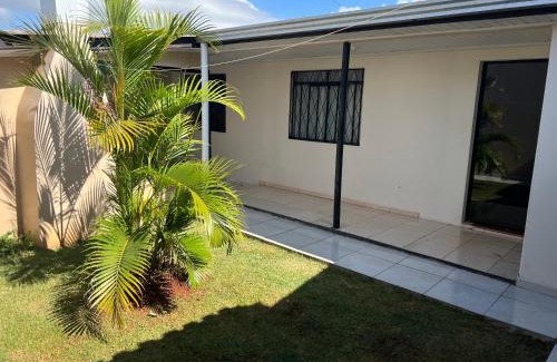 Santa Felicidade House | Casa aconchegante fácil acesso Br 277 e Aeroporto