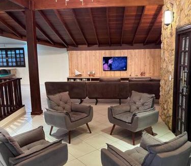 Sao Pedro House | Casa adorável com 6 quartos, piscina, sauna, lareira e academia