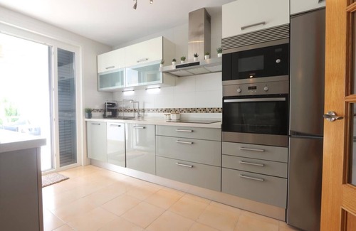 Conil de la Frontera City Center House | Casa Alba-Comfortable townhouse with fantastic views from the roof terrace and communal pool