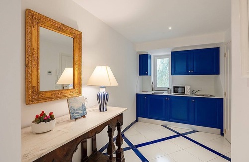 Minori House | Casa Alloro D: A welcoming apartment located in the center of Minori and a few meters from the sea.