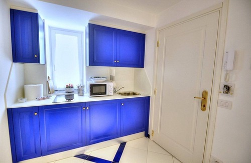 Minori House | Casa Alloro D: A welcoming apartment located in the center of Minori and a few meters from the sea.