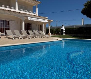 Vale Navio Villa | Casa Alves - Villa with private heated swimming pool