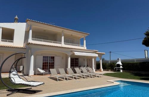 Vale Navio Villa | Casa Alves - Villa with private heated swimming pool