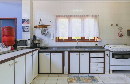 Ibiuna House | Casa ampla com piscina e área externa em Ibiúna