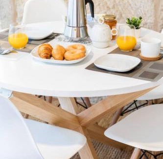 Poio House | Casa Angelita terraza con hórreo y barbacoa