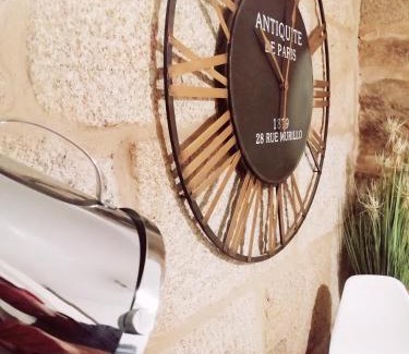 Poio House | Casa Angelita terraza con hórreo y barbacoa