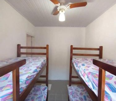 Itanhaem House | Casa até 13 pessoas, Praia de Gaivotas, Itanhaém, piscina,300MB WiFi, churrasqueira