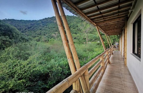 Sopetran House | Casa bambú con piscina cerca a santa fe