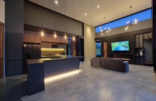 El Penol House | Casa Bariloche Luxury, El Peñol - Guatapé