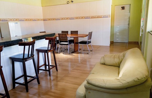 Confins Ski Chalet | Casa bem equipada com piscina,churrasqueira e WiFi