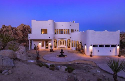 Yucca Valley House | Casa Blanca by Fieldtrip Boulder Estate with Hot Tub Soaking Pool Outdoor Shower