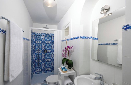 Positano City Centre House | CASA BLÙ DAMA is centrally located in the heart of Positano has a Beautiful view
