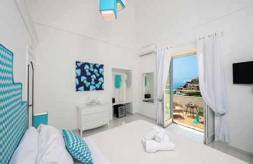 Positano City Centre House | CASA BLÙ DAMA is centrally located in the heart of Positano has a Beautiful view