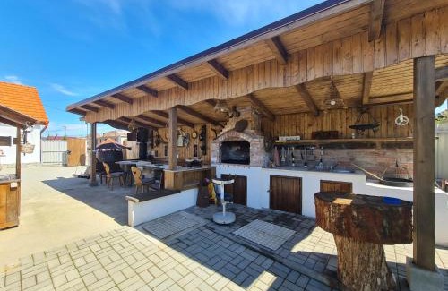 Tirnaveni House | Casa Bobo 10