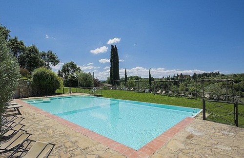 Grassina House | Casa Bonannia D: A bright one-story apartment in the characteristic style of the Tuscan countryside.