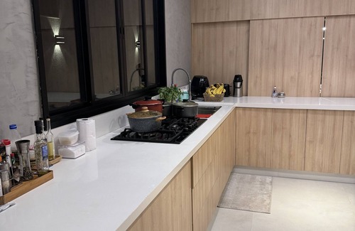 Frade House | Casa 5 Suítes, Piscina Aquecida, Hidro, Sauna, Vista Golfe, Próximo Hotel Fasano