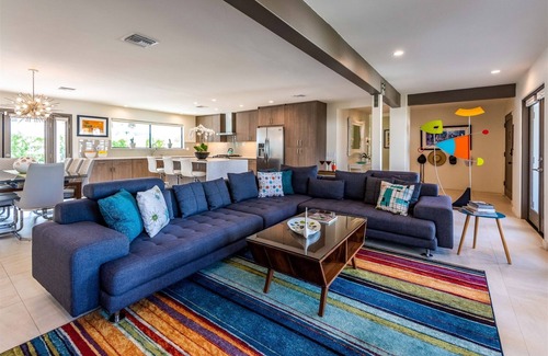 Historic Tennis Club House | Casa Cahuilla - Walk to downtown Palm Springs from this Tennis Club retreat