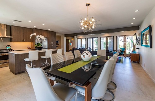 Historic Tennis Club House | Casa Cahuilla - Walk to downtown Palm Springs from this Tennis Club retreat
