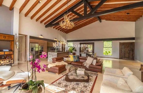 La Aguacatala House | Casa Campestre de Lujo