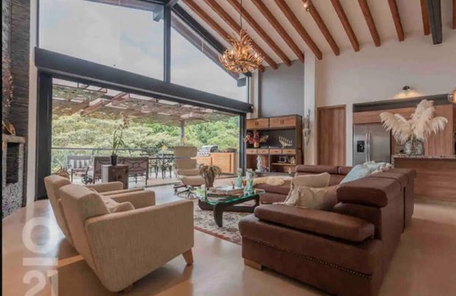 La Aguacatala House | Casa Campestre de Lujo