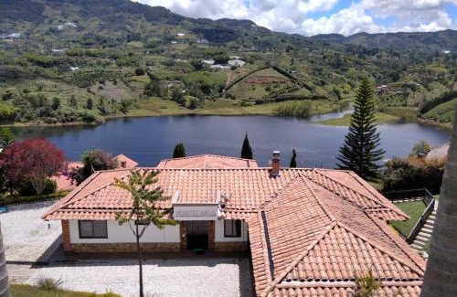 El Penol House | CASA CAMPESTRE MONTECARLO Guatapé- desayuno a pareja