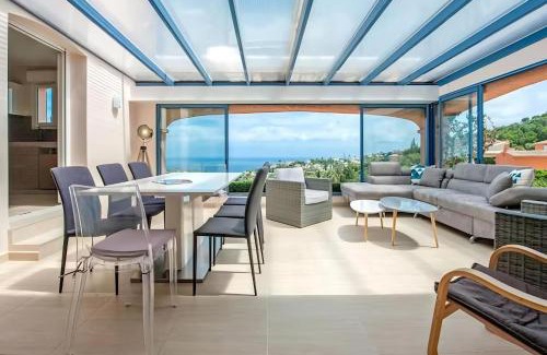 Roquebrune-sur-Argens Villa | CASA-Capussambre spacious villa with sea view heated pool air con sauna Les Issambres