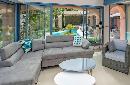Roquebrune-sur-Argens Villa | CASA-Capussambre spacious villa with sea view heated pool air con sauna Les Issambres