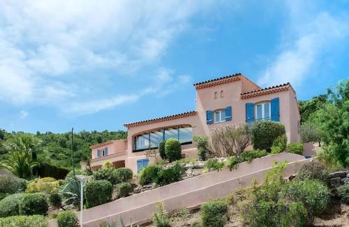 Roquebrune-sur-Argens Villa | CASA-Capussambre spacious villa with sea view heated pool air con sauna Les Issambres