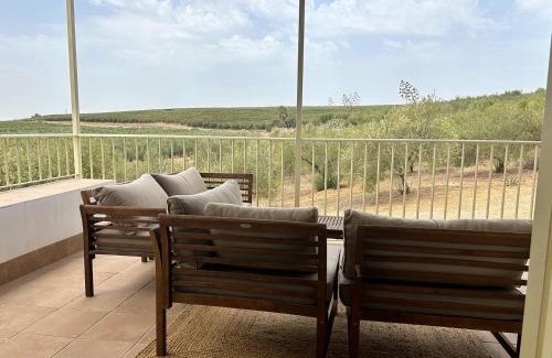 Almodovar del Rio House | Casa Caraza. Un olivar con vistas al castillo de Juego de Tronos