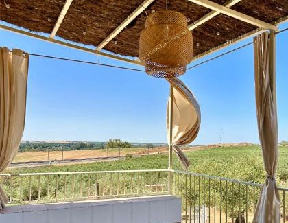 Almodovar del Rio House | Casa Caraza. Un olivar con vistas al castillo de Juego de Tronos