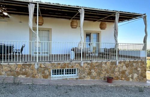 Almodovar del Rio House | Casa Caraza. Un olivar con vistas al castillo de Juego de Tronos