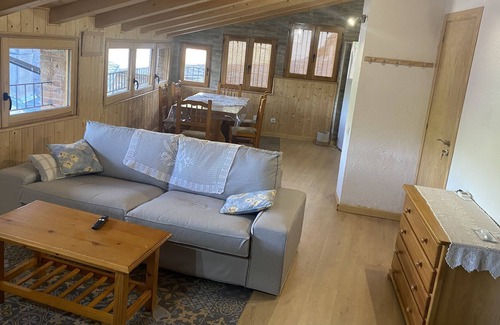 Arfa Apartment | Casa Casteller. Apartamento Rural de Montaña. Totalmente Equipado