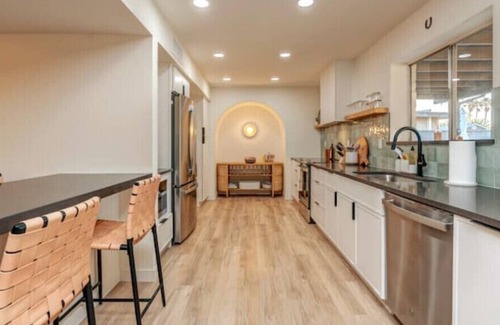 Tucson House | Casa Catalina - Modern Pet-Friendly Desert Retreat Near Hiking & Biking Trails!