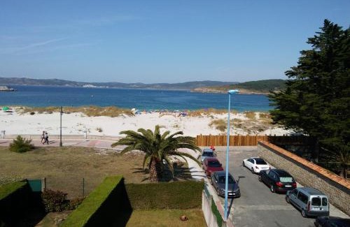 Laxe House | CASA CHALET ATALAYA a pie de playa en Laxe