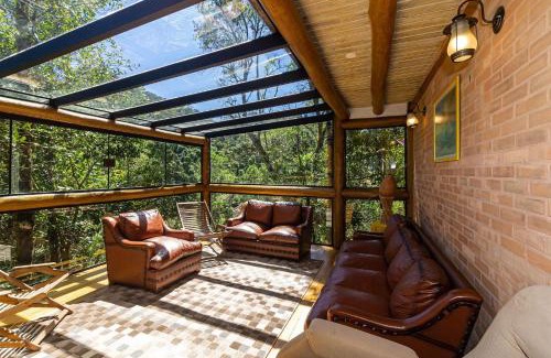 Campos do Jordao House | Casa com área gourmet perto do Parque Amantikir