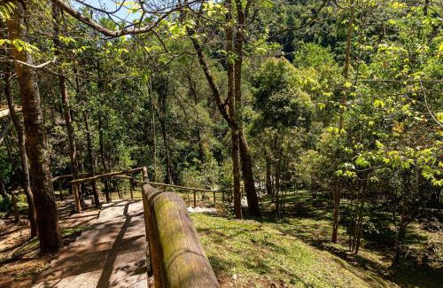 Campos do Jordao House | Casa com área gourmet perto do Parque Amantikir