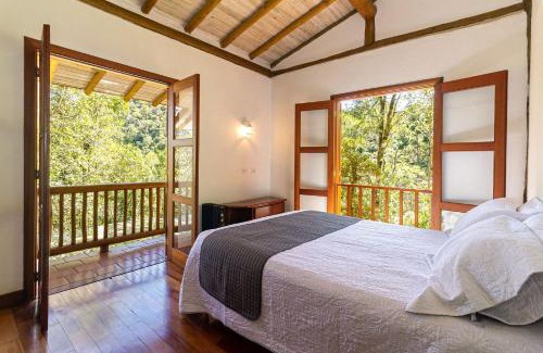 Campos do Jordao House | Casa com área gourmet perto do Parque Amantikir