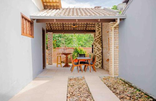 Penha Villa | Casa com lareira e a 450 metros da praia QZ7460