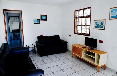 Agua Branca House | Casa com otima localizacao e churrasqueira