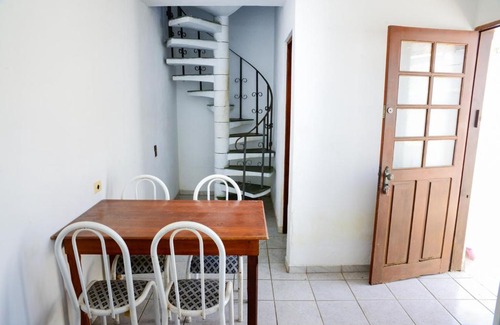 Agua Branca House | Casa com otima localizacao e churrasqueira