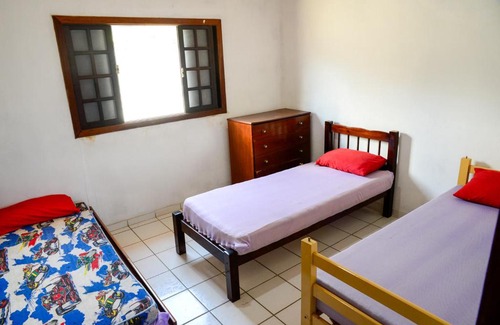 Agua Branca House | Casa com otima localizacao e churrasqueira