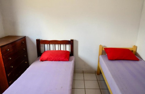 Agua Branca House | Casa com otima localizacao e churrasqueira