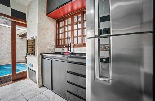 Centro House | Casa com Piscina na Enseada a 50 Metros da Praia