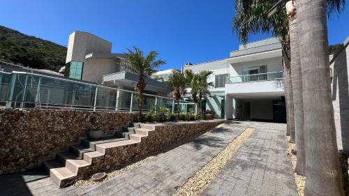 Barra House | Casa com Piscina - Refúgio do Mar