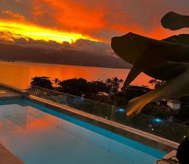 Itaguassu House | Casa com piscina aquecida, jacuzzi e 60 m da praia