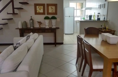 Camburi House | Casa com piscina e churrasq na Praia de Camburí