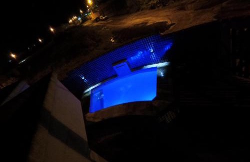 Itanhaem House | Casa com piscina , churrasqueira, Wi-Fi, em rua de Areia à 1km da praia, bairro sussegado, proíbido uso de som extremamente alto ideal para descansar