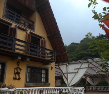 Teresopolis Ski Chalet | Casa com Piscina e Churrasqueira Perto da CBF, Feirarte, Parque Nacional