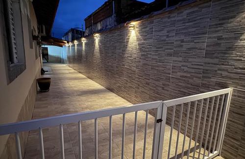 Mongagua House | Casa com piscina garagem para 4 carros