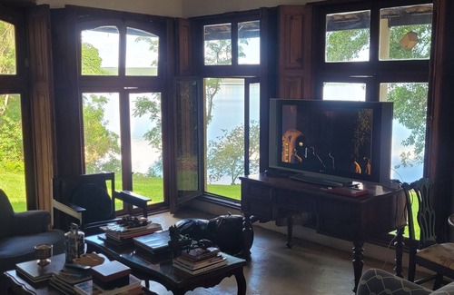 Itatinga Cottage | Casa com Praia Particular na Beira da Represa. Do Romântico ao Treino Esportivo